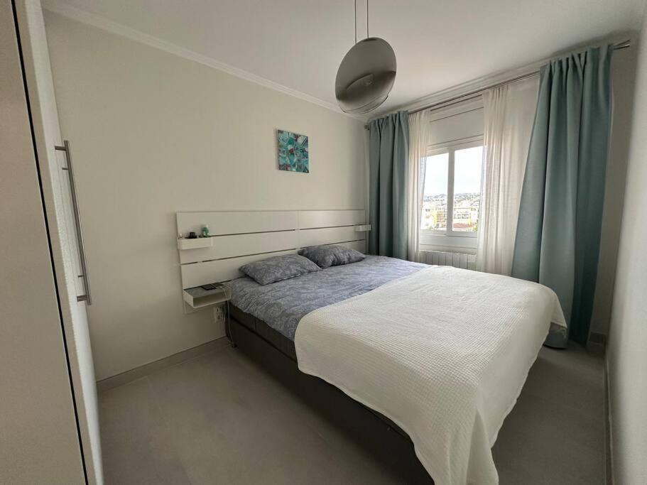 Cunit, Front Line With Sea View Apartment *